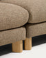 Divano Vera 3 posti marrone chiaro con gambe in legno massiccio di frassino con finitura naturale 230 cm FSC Mix Credit