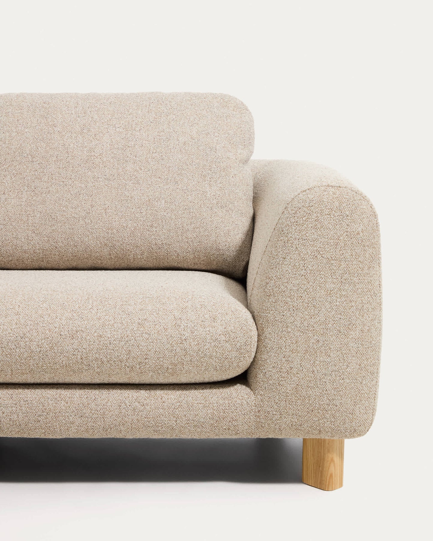 Divano Vera 3 posti beige con gambe in legno massiccio di frassino con finitura naturale 230 cm FSC Mix Credit