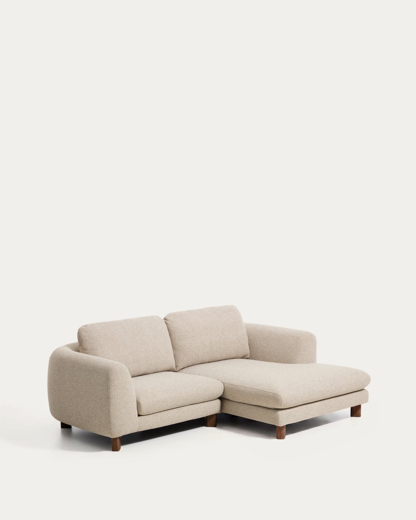 Divano Vera 3 posti con chaise longue destra beige con gambe in legno massiccio di frassino finitura in noce 232 cm FSC Mix Credit