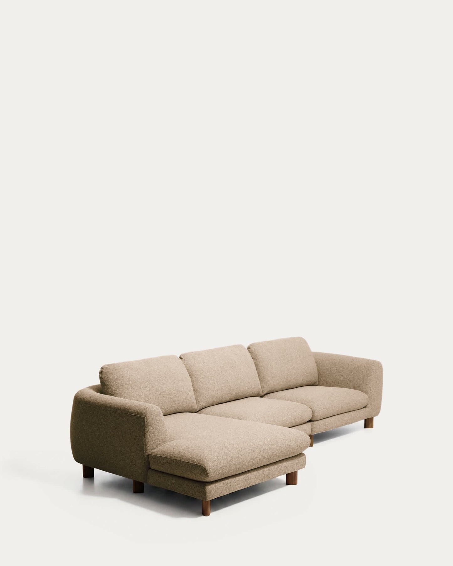 Divano Vera 4 posti con chaise longue sinistra marrone chiaro con gambe in legno massiccio di frassino con finitura in noce 322 cm FSC Mix Credit