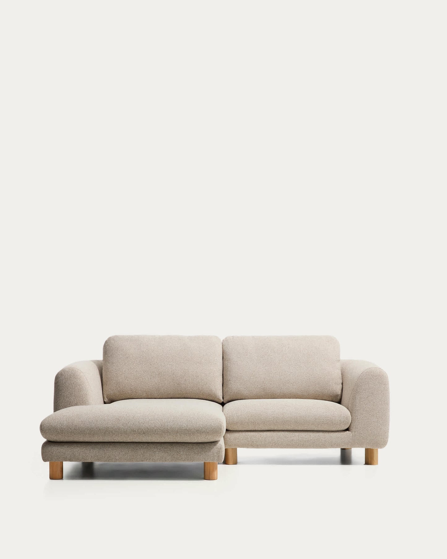 Divano Vera 3 posti con chaise longue sinistra beige con gambe in legno massiccio di frassino con finitura naturale 232 cm FSC Mix Credit
