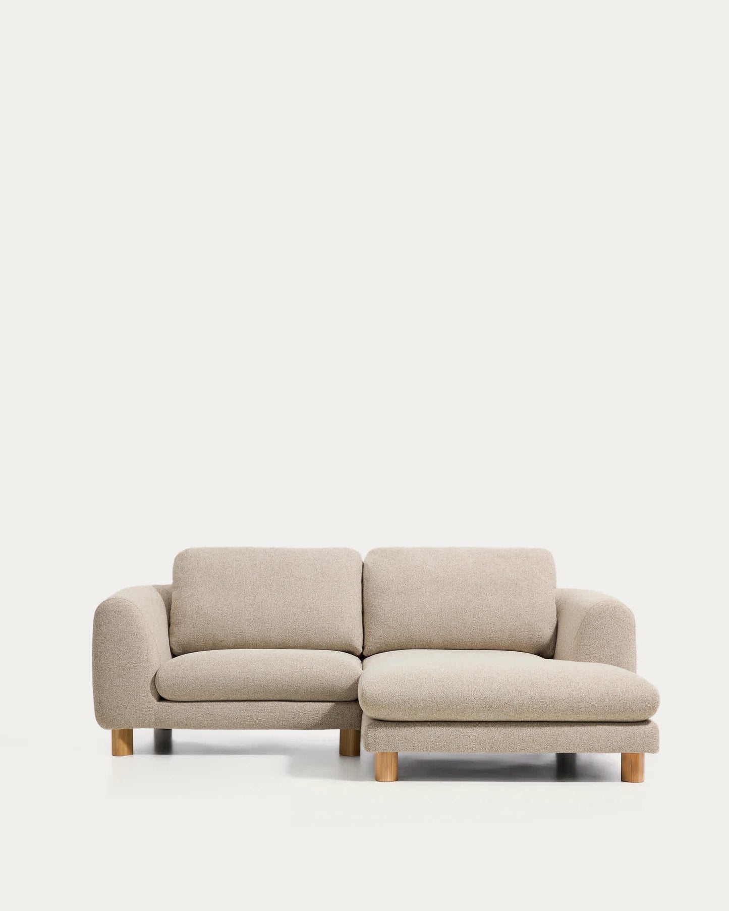 Divano Vera 3 posti con chaise longue destra beige con gambe in legno massiccio di frassino con finitura naturale 232 cm FSC Mix Credit
