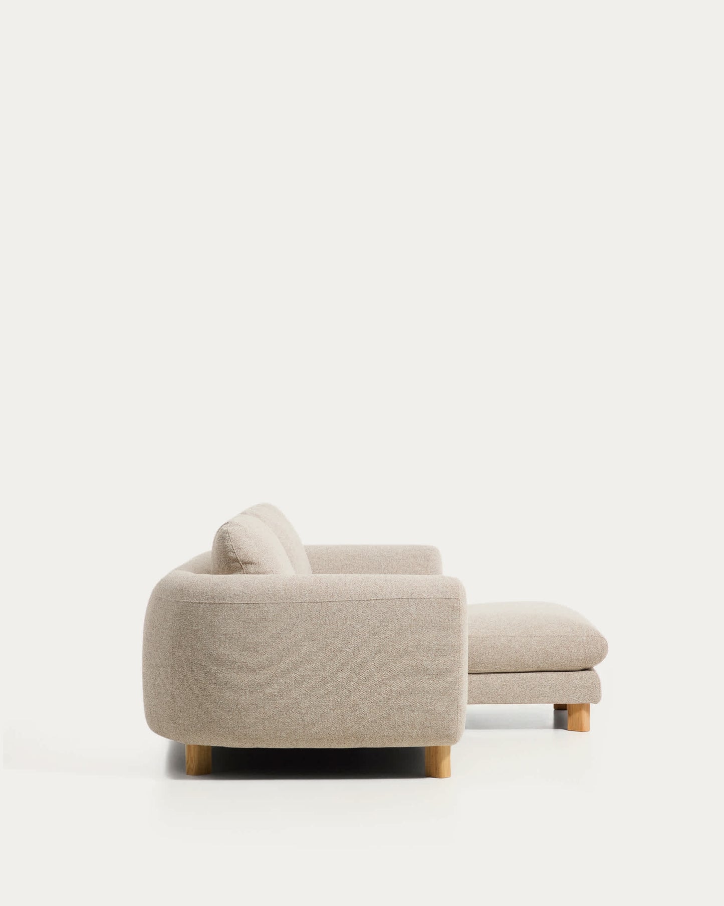 Divano Vera 3 posti con chaise longue destra beige con gambe in legno massiccio di frassino con finitura naturale 232 cm FSC Mix Credit