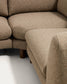 Divano ad angolo Vera 5 posti marrone chiaro con gambe in legno massiccio di frassino finitura in noce 330 X 330 cm FSC Mix Credit