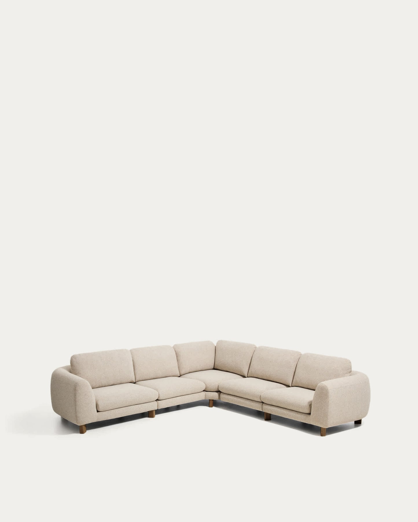 Divano ad angolo Vera 5 posti beige con gambe in legno massiccio di frassino finitura in noce 330 X 330 cm FSC Mix Credit