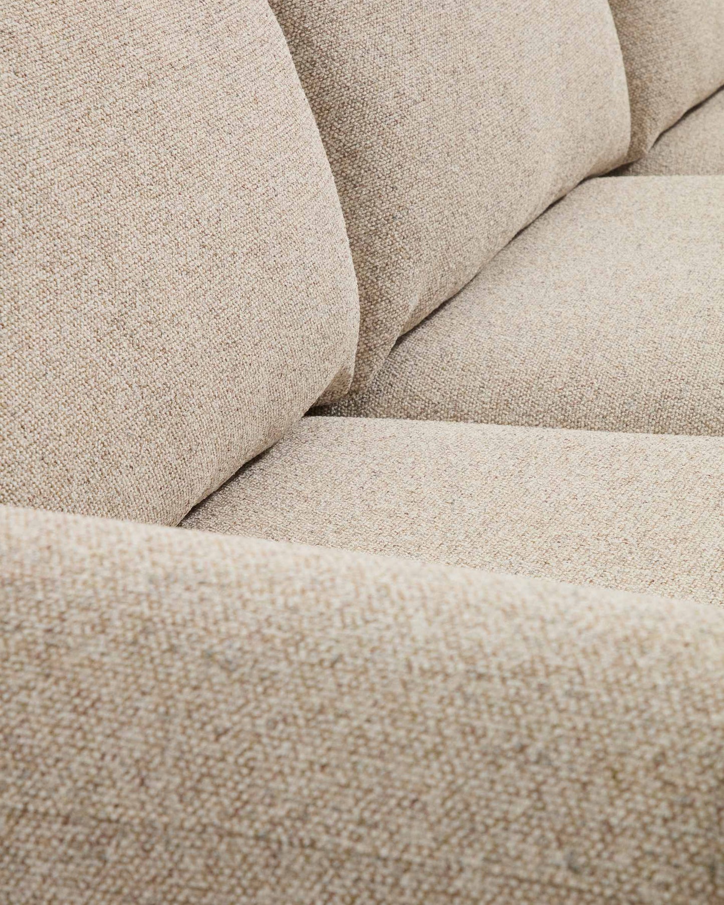 Divano Vera 4 posti beige con gambe in legno massiccio di frassino con finitura naturale 320 cm FSC Mix Credit