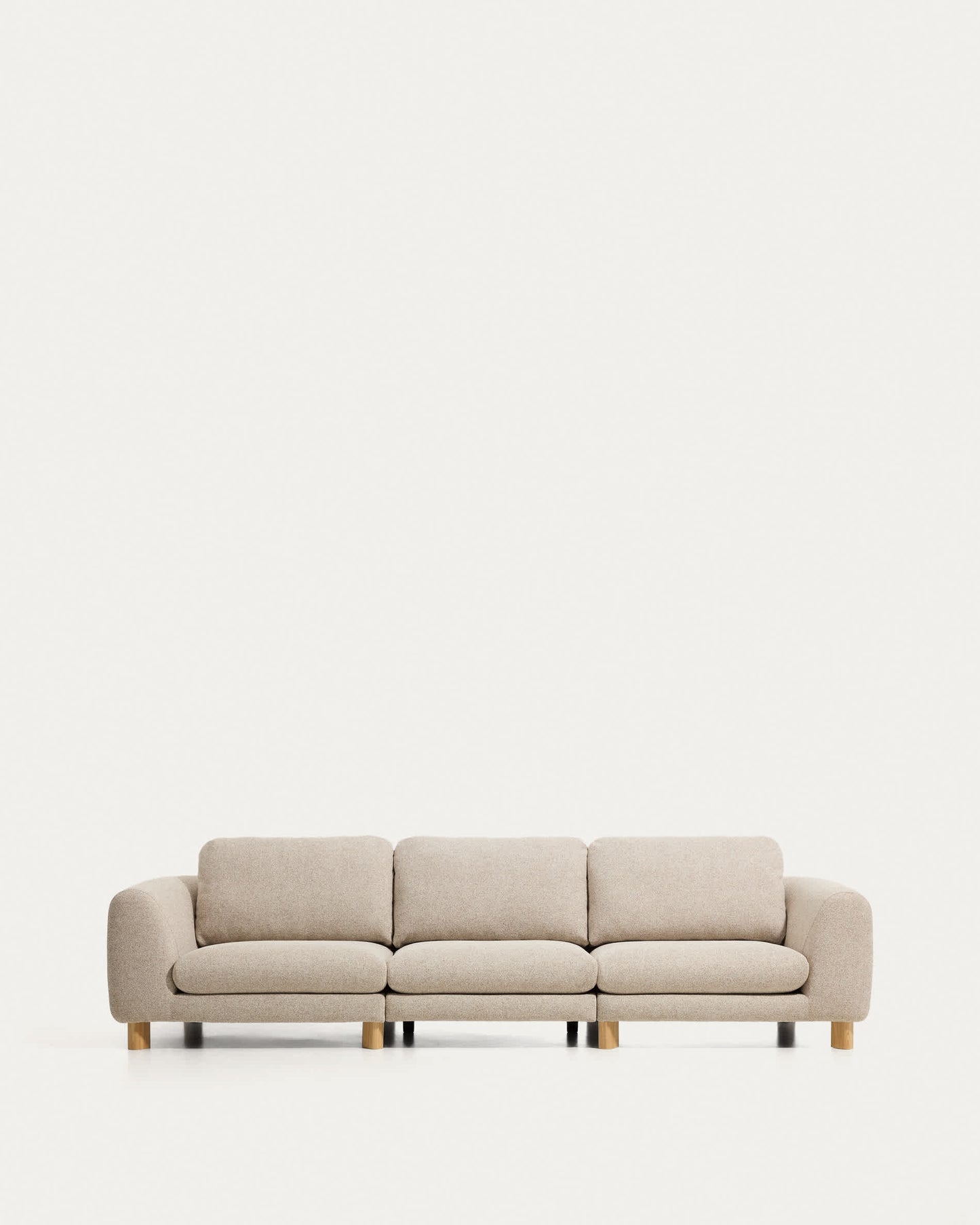 Divano Vera 4 posti beige con gambe in legno massiccio di frassino con finitura naturale 320 cm FSC Mix Credit