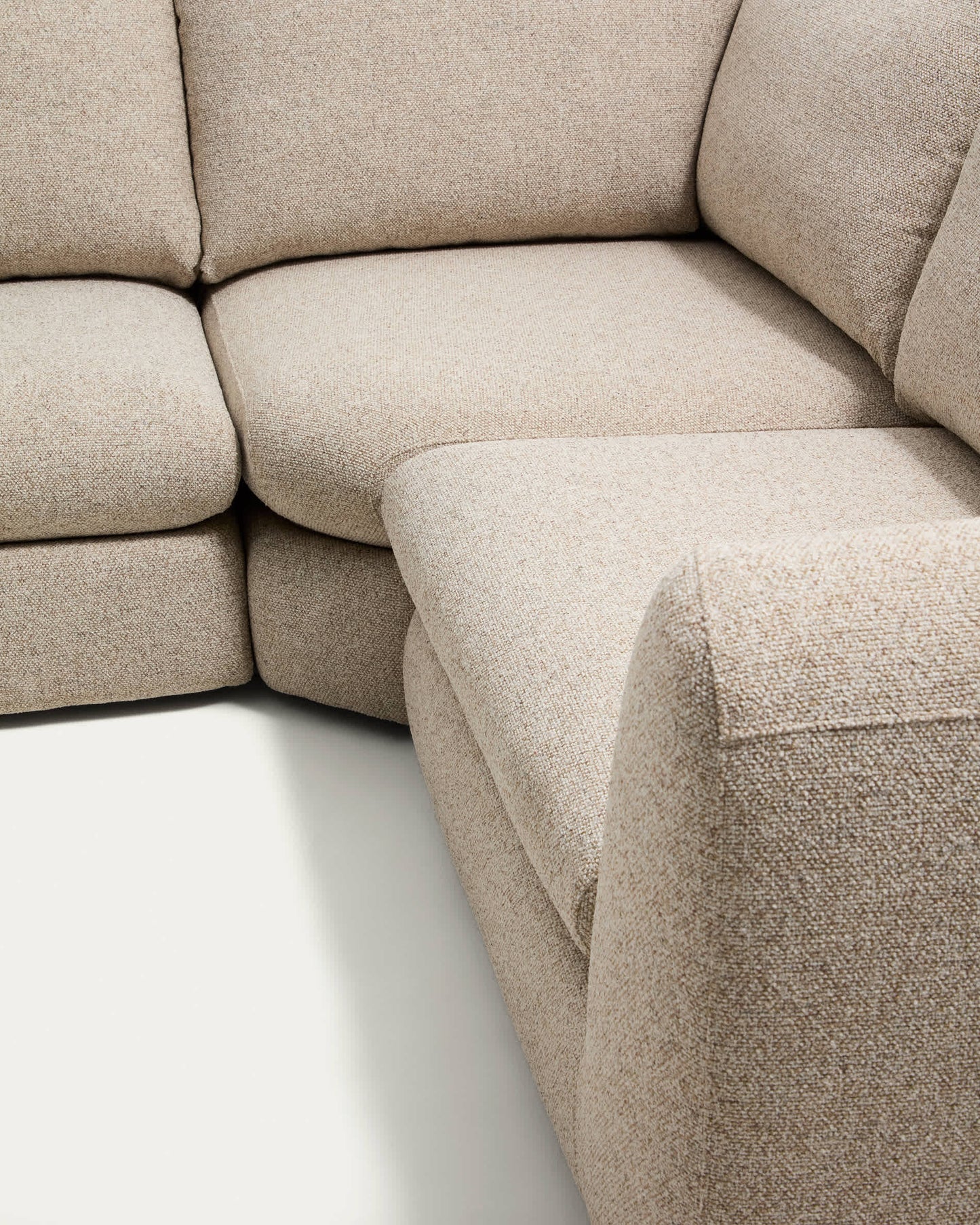 Divano ad angolo Vera 5 posti con elemento terminale sinistro beige 245 X 330 cm FSC Mix Credit