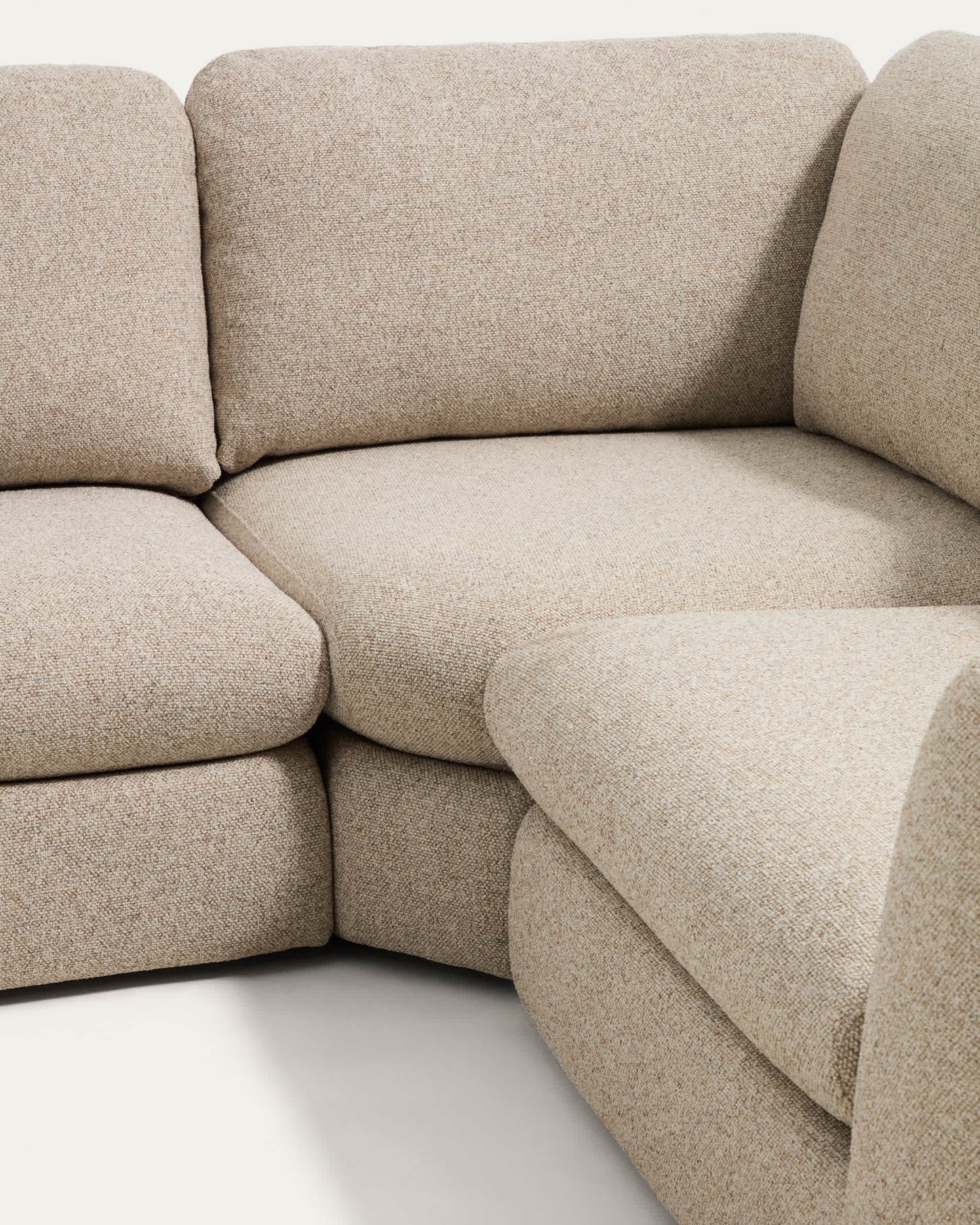 Divano ad angolo Vera 5 posti con elemento terminale destro beige 330 x 245 cm FSC Mix Credit