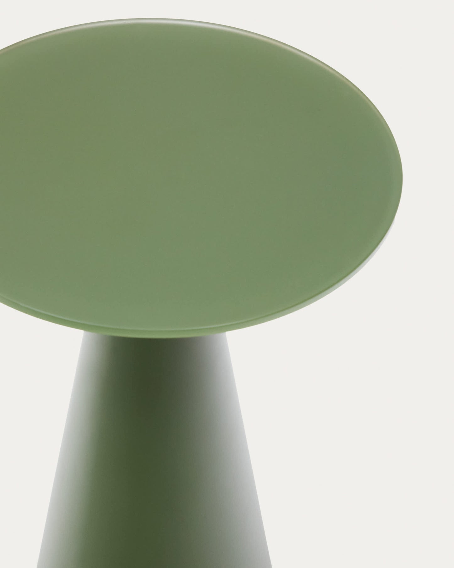 Tavolino d’appoggio Wilshire in vetro temperato smerigliato e acciaio verniciato verde opaco Ø35cm