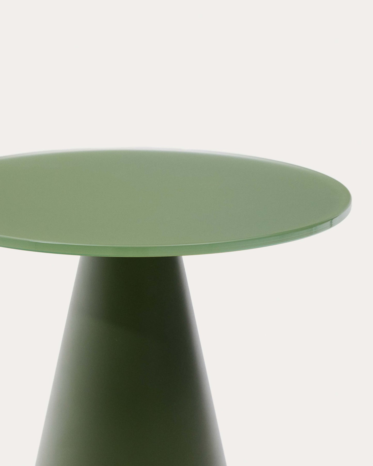 Tavolo d’appoggio Wilshire in vetro temperato smerigliato e acciaio verniciato verde opaco Ø30cm