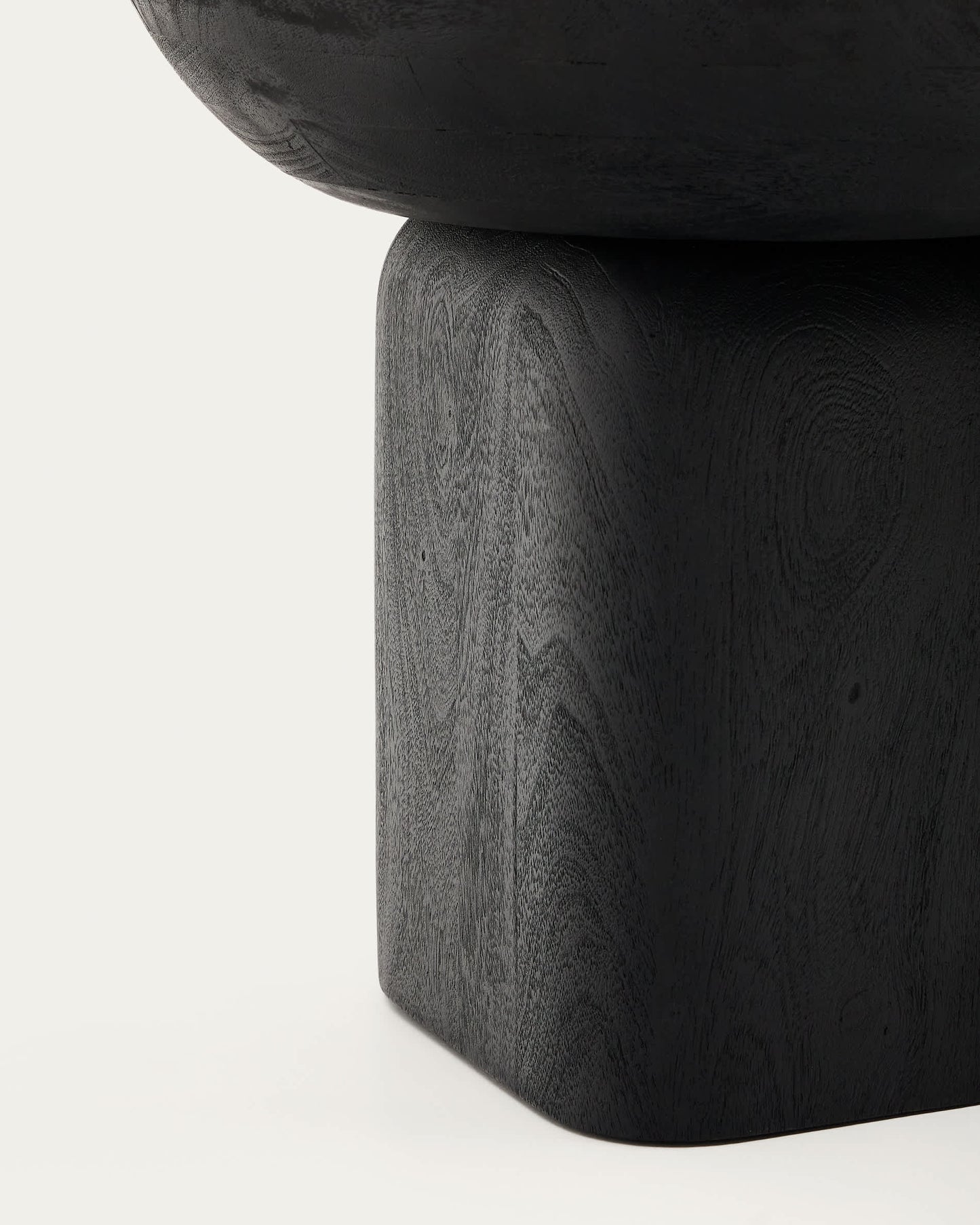 Tavolino da appoggio Ovak in legno massiccio di acacia con finitura nera Ø 50 cm