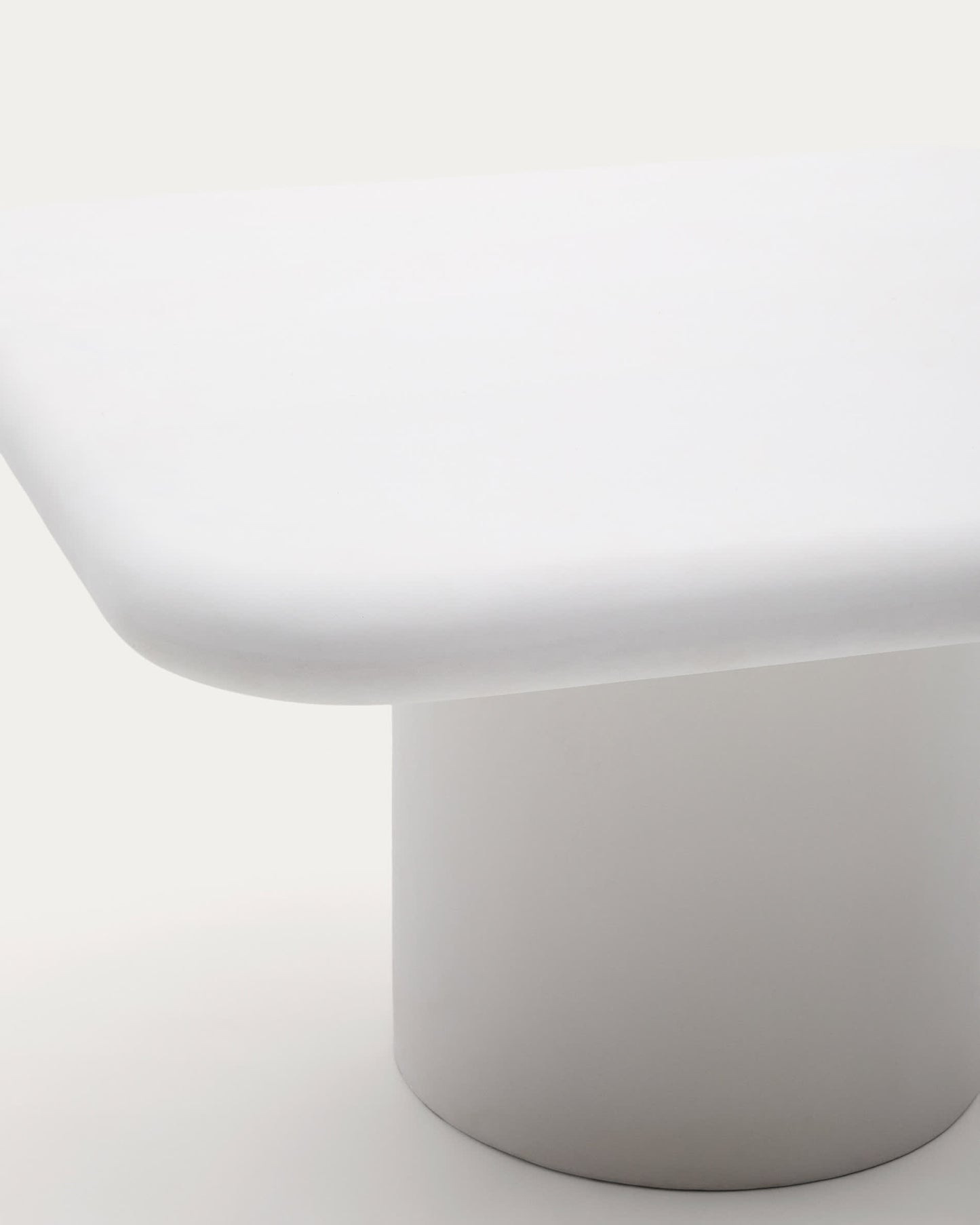 Tavolo Addaia in cemento bianco 135 x135 cm