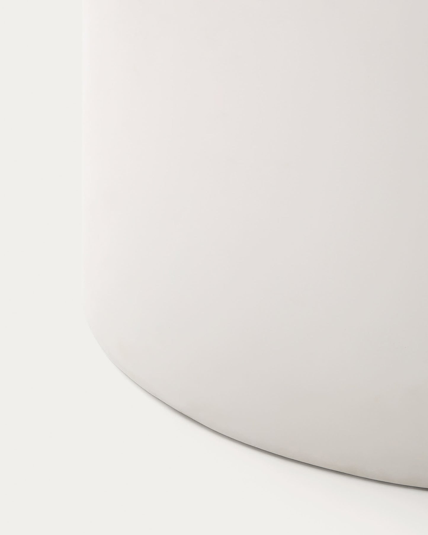 Tavolo Addaia in cemento bianco 135 x135 cm