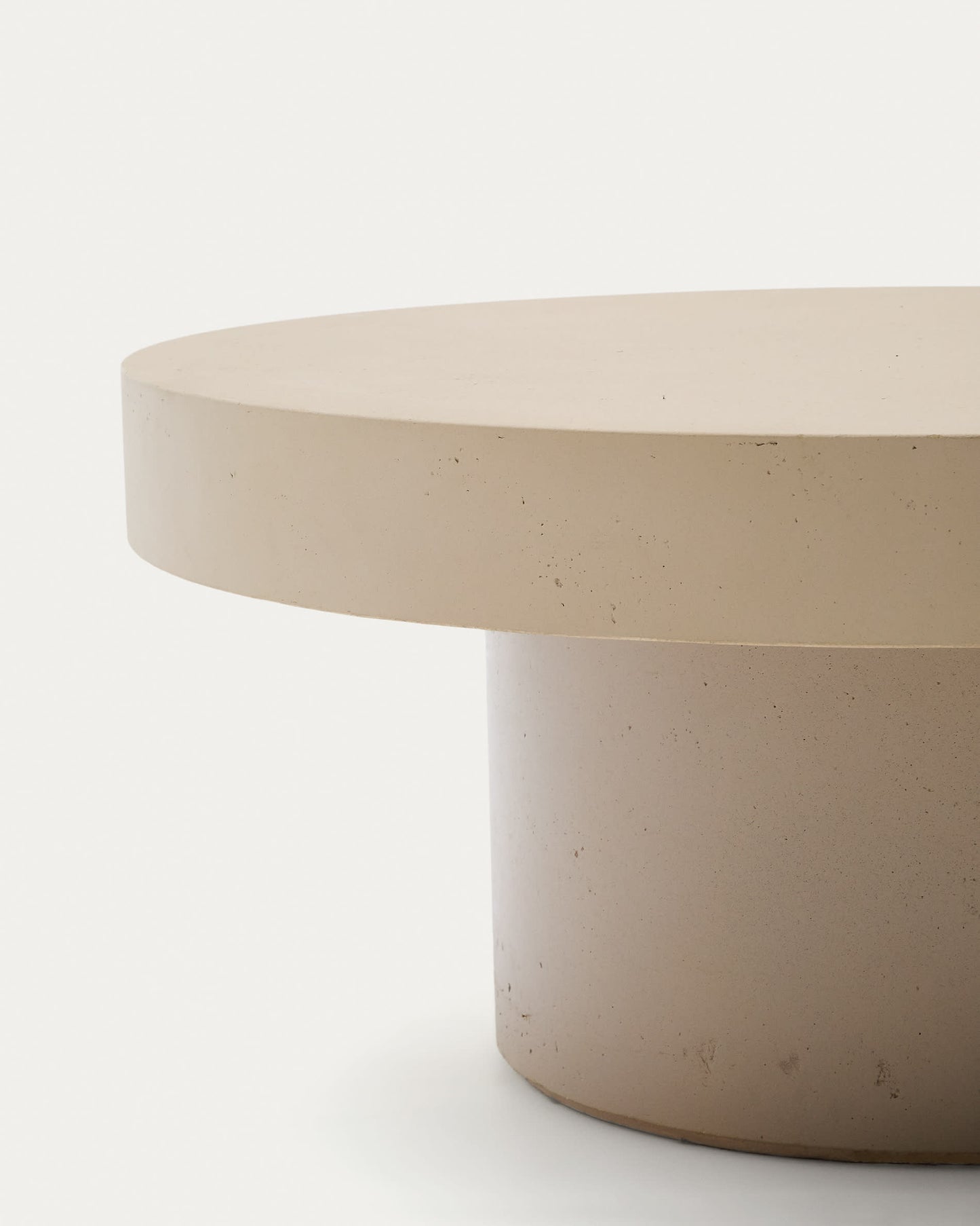 Tavolino Aiguablava in cemento beige Ø 66 cm