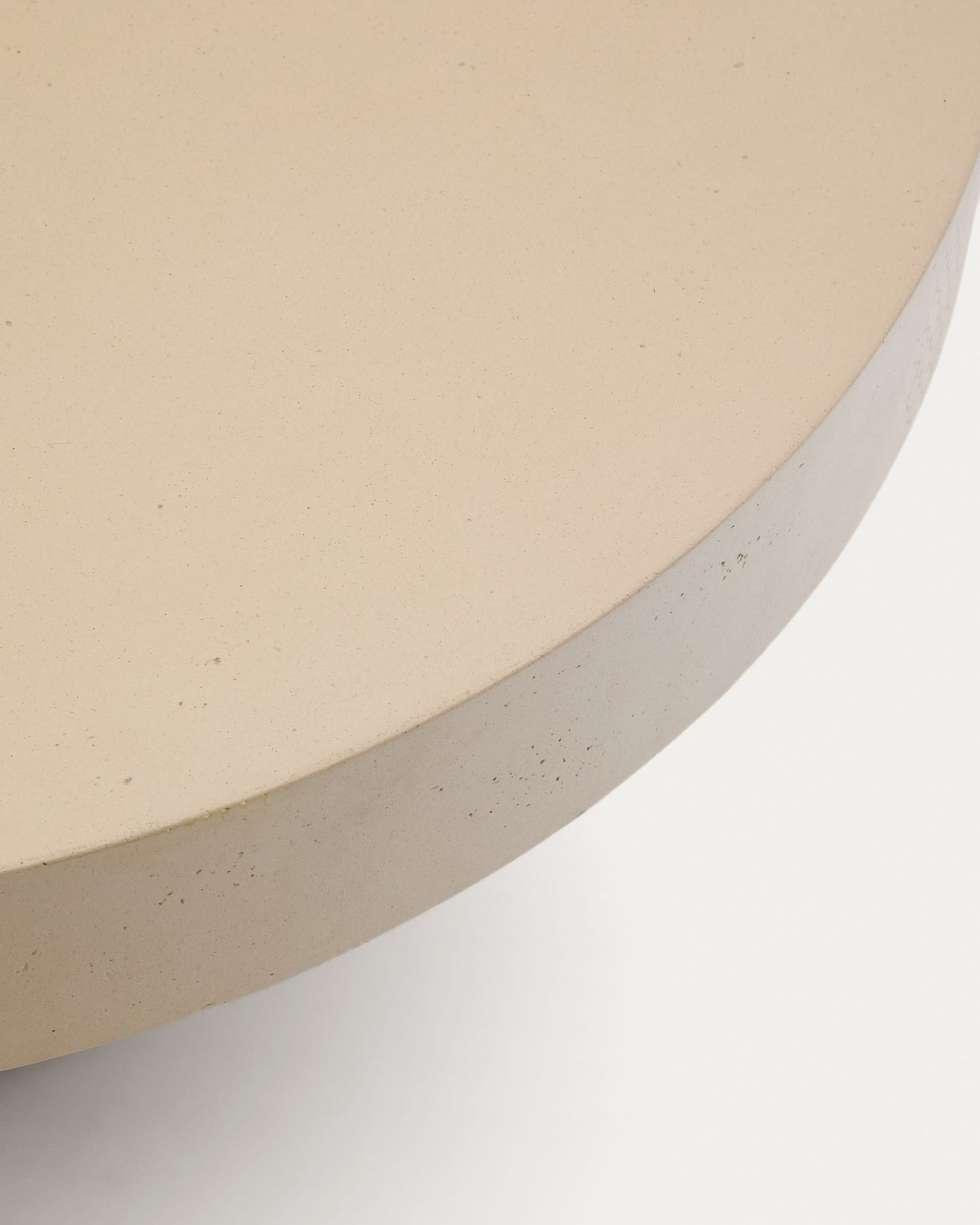 Tavolino Aiguablava in cemento beige Ø 66 cm