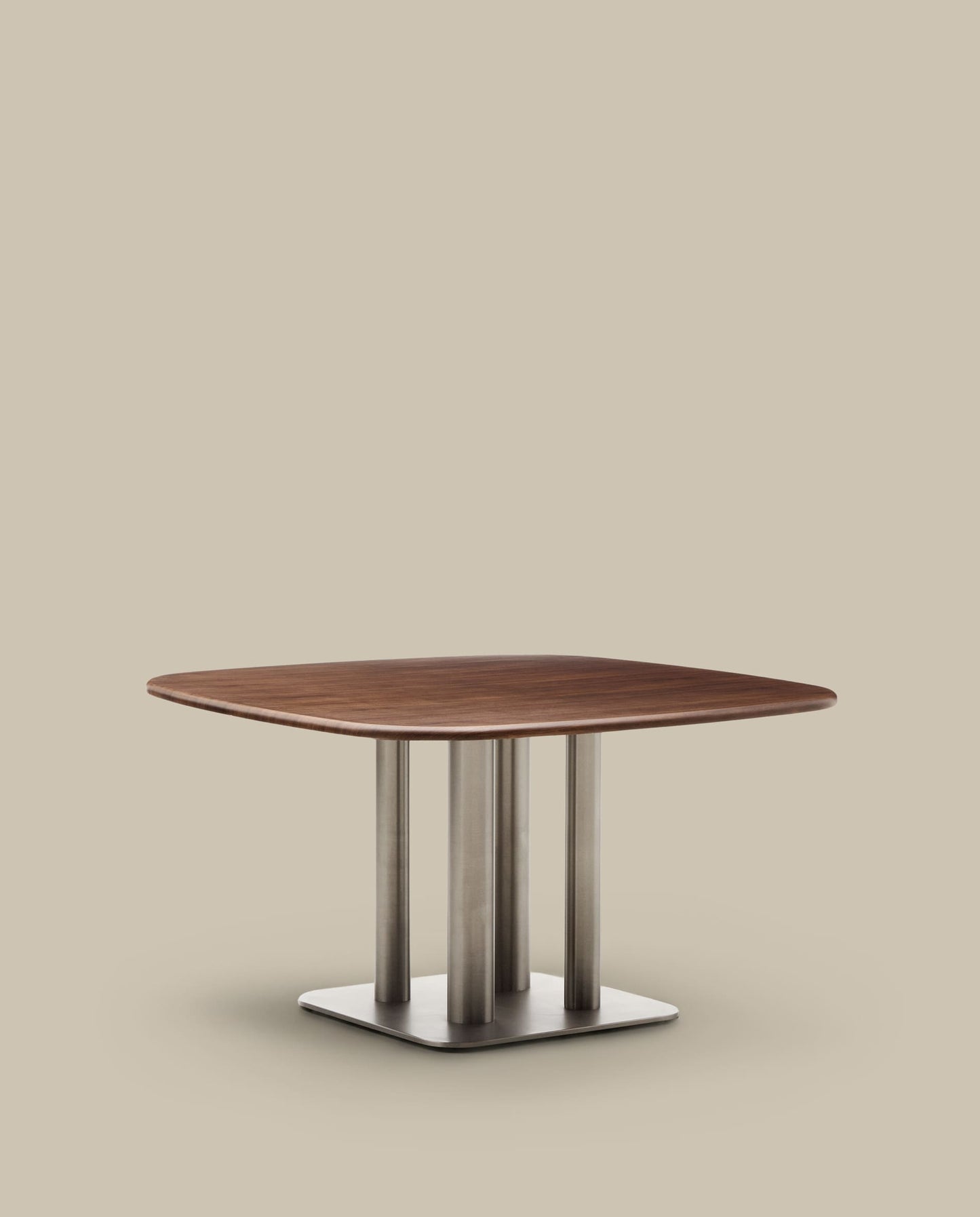 Tavolo Melvar in impiallacciato di noce e gambe con base in acciaio inox spazzolato 121 x 121 cm