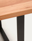 Tavolo Uxue in legno massiccio di acacia e gambe in acciaio nero 220 x 100 cm