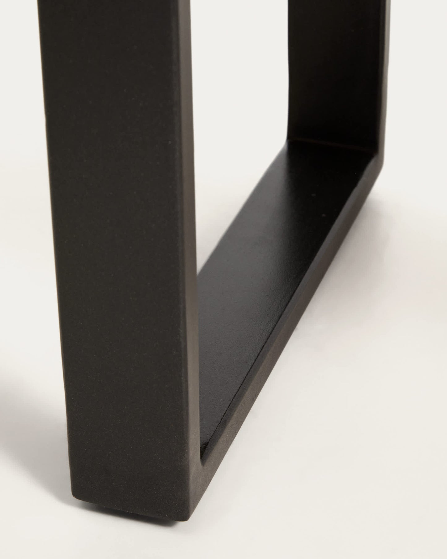 Panca Uxue in legno massiccio di acacia e gambe in acciaio nero 160 x 45 cm