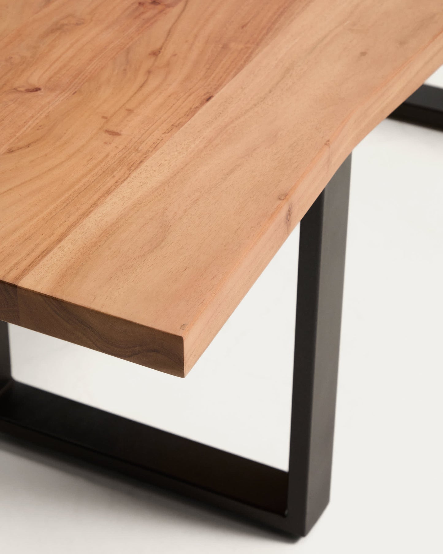 Panca Uxue in legno massiccio di acacia e gambe in acciaio nero 140 x 45 cm