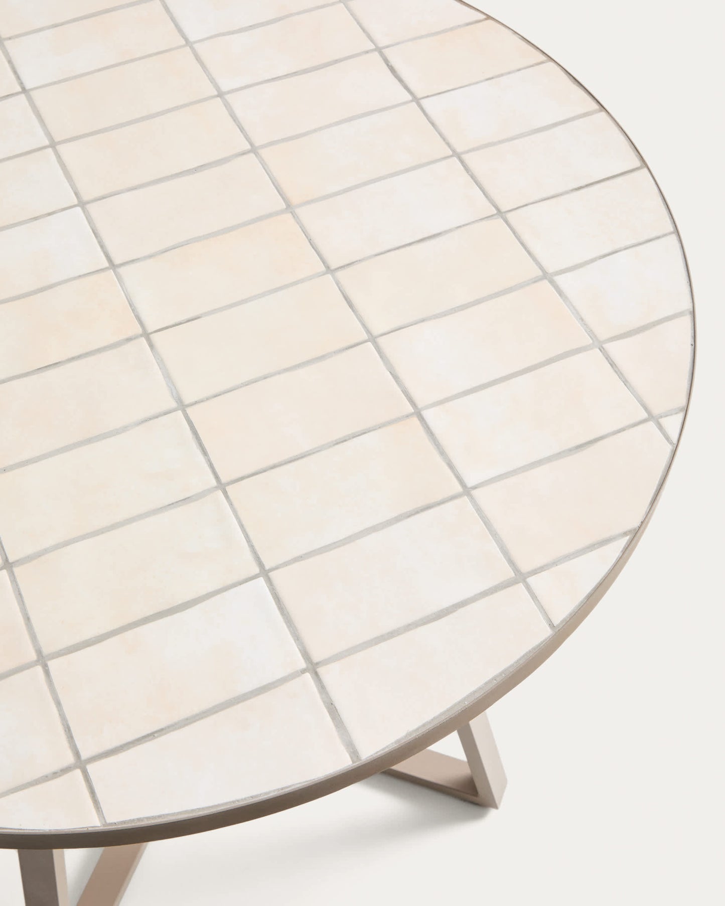 Tavolo rotondo Tella in acciaio zincato tortora e piastrelle beige Ø 120 cm