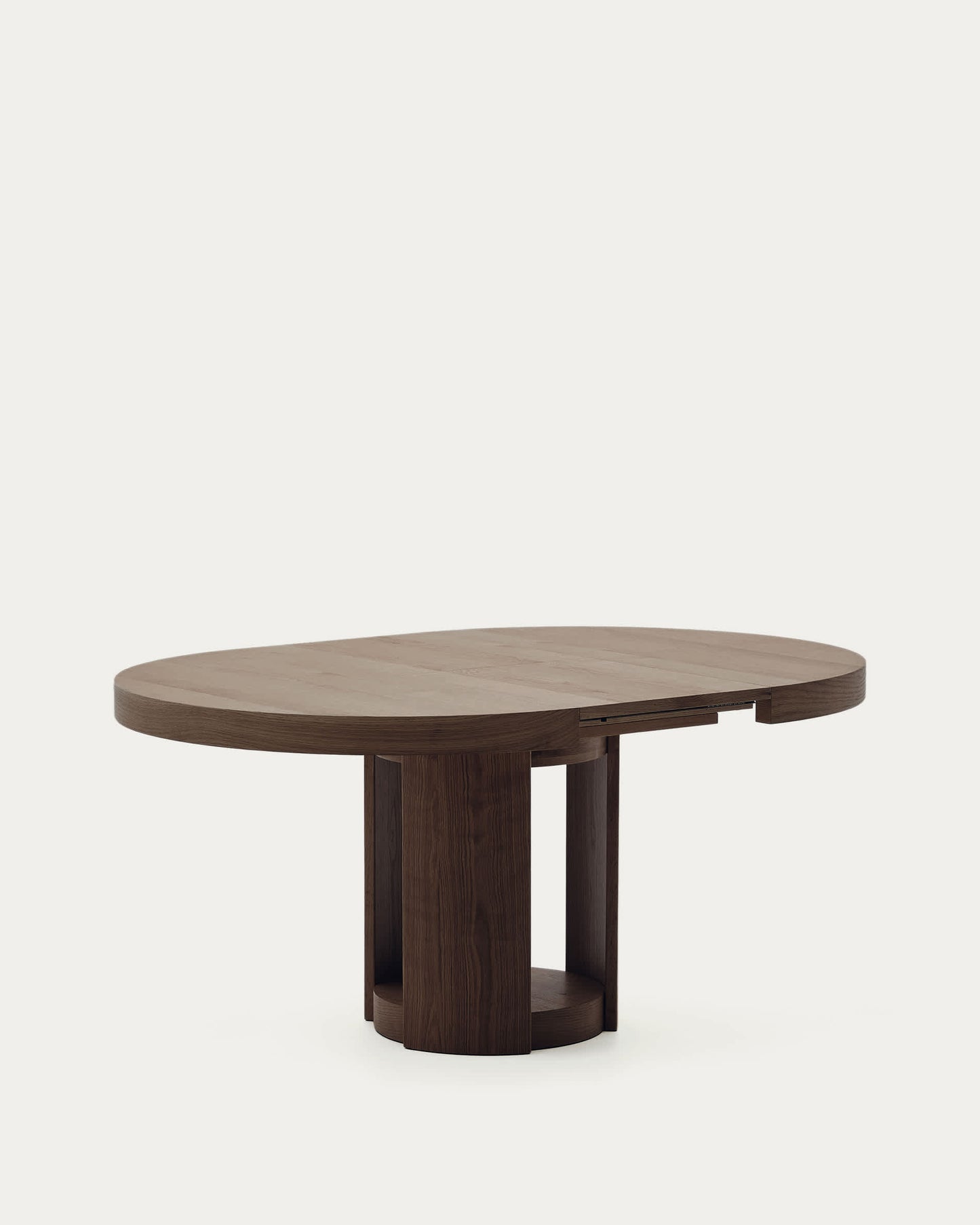 Tavolo rotondo allungabile Artis in legno massiccio e impiallacciatura di rovere con finitura color noce FSC 100% 120 (170) x 80 cm