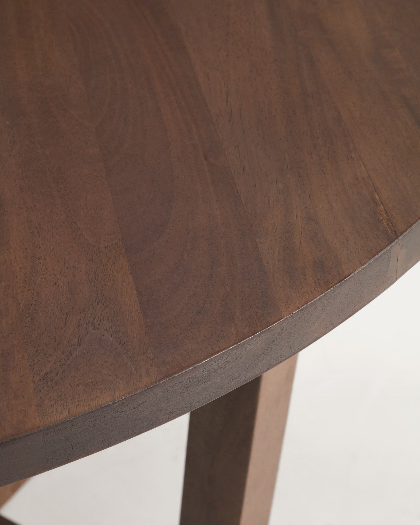 Tavolo rotondo Nahla in legno massiccio di mango con finitura noce Ø 90 cm FSC 100%