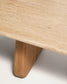 Tavolino da salotto Pirita in travertino beige e gambe in rovere massiccio con finitura naturale 147 x 65 cm FSC 100%