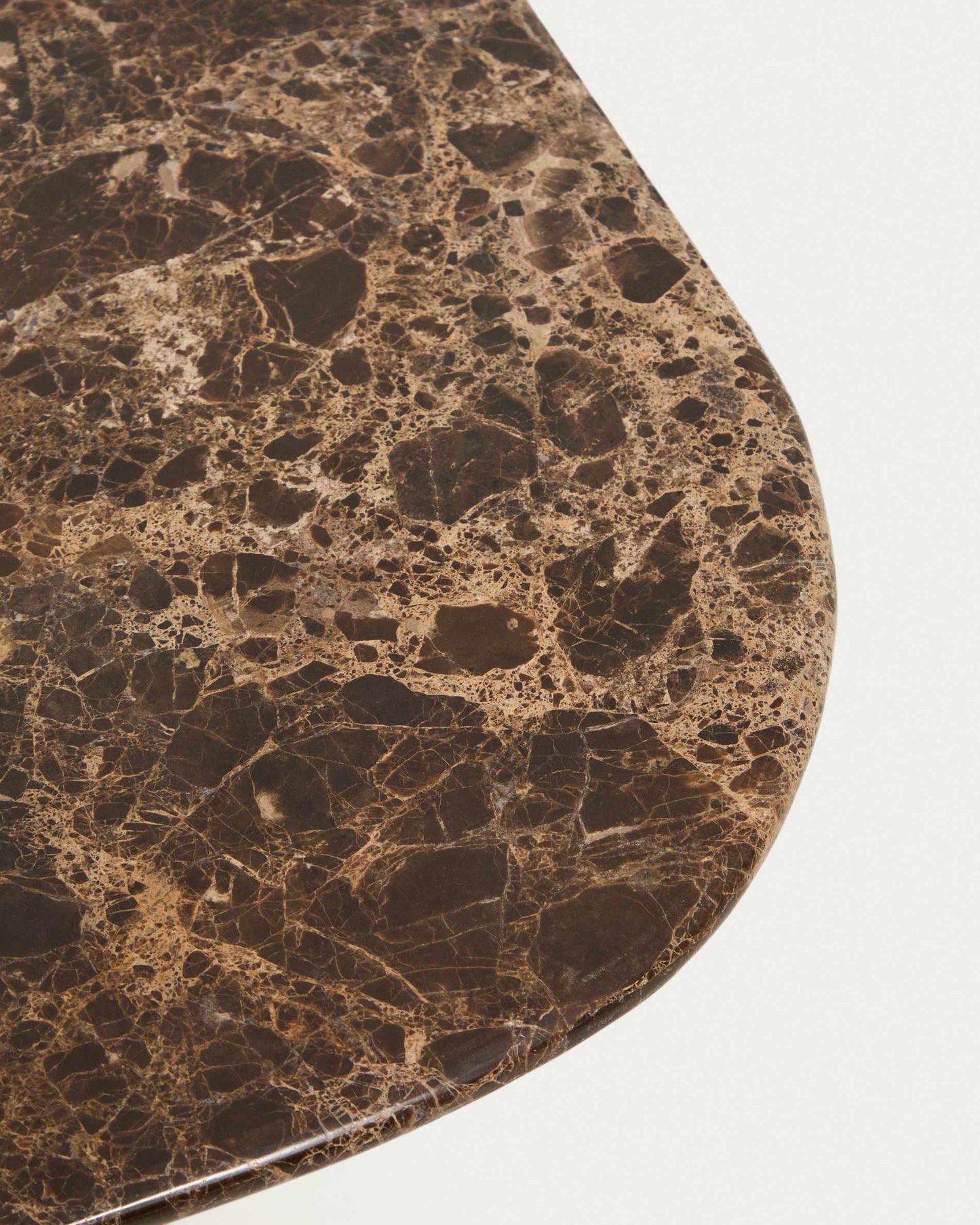 Tavolino da salotto Pirita in marmo marrone e gambe in rovere massiccio con finitura naturale 147 x 65 cm FSC 100%