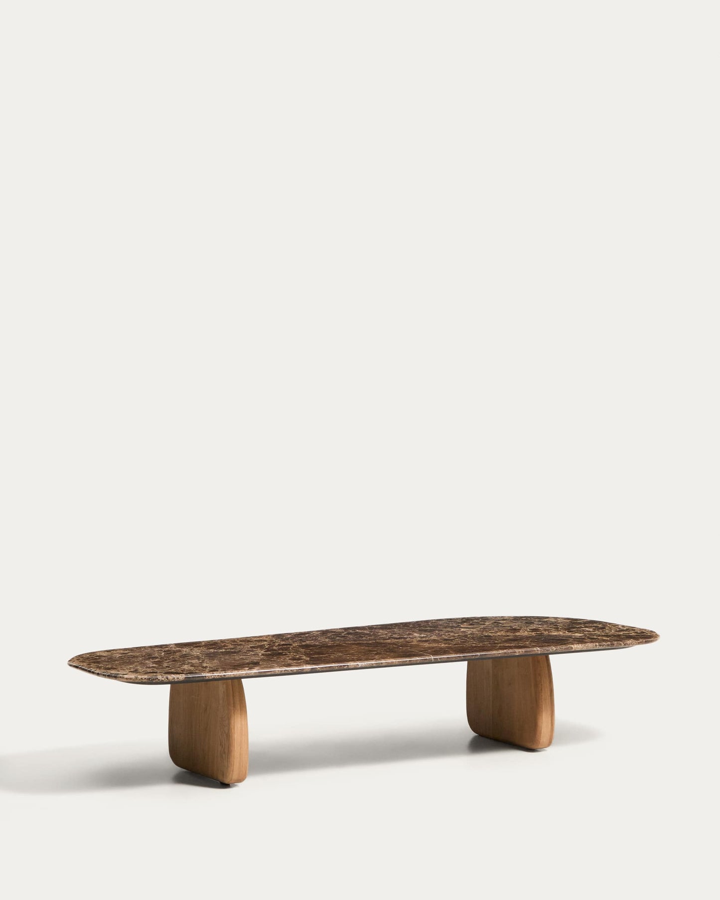 Tavolino da salotto Pirita in marmo marrone e gambe in rovere massiccio con finitura naturale 147 x 65 cm FSC 100%