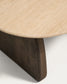 Tavolino da appoggio Pirita in travertino beige e gambe in rovere massiccio con finitura scura 71 x 70 cm FSC 100%