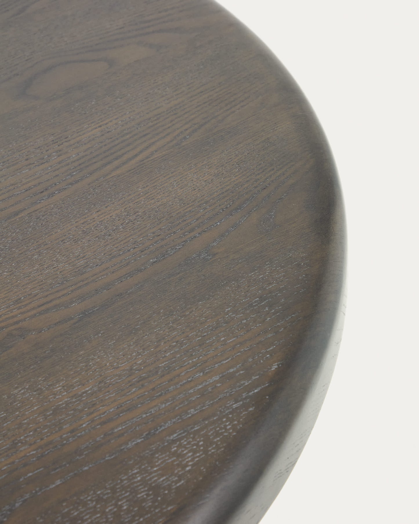 Tavolo ovale Mailen in frassino con finitura scura Ø 180 x 105 cm
