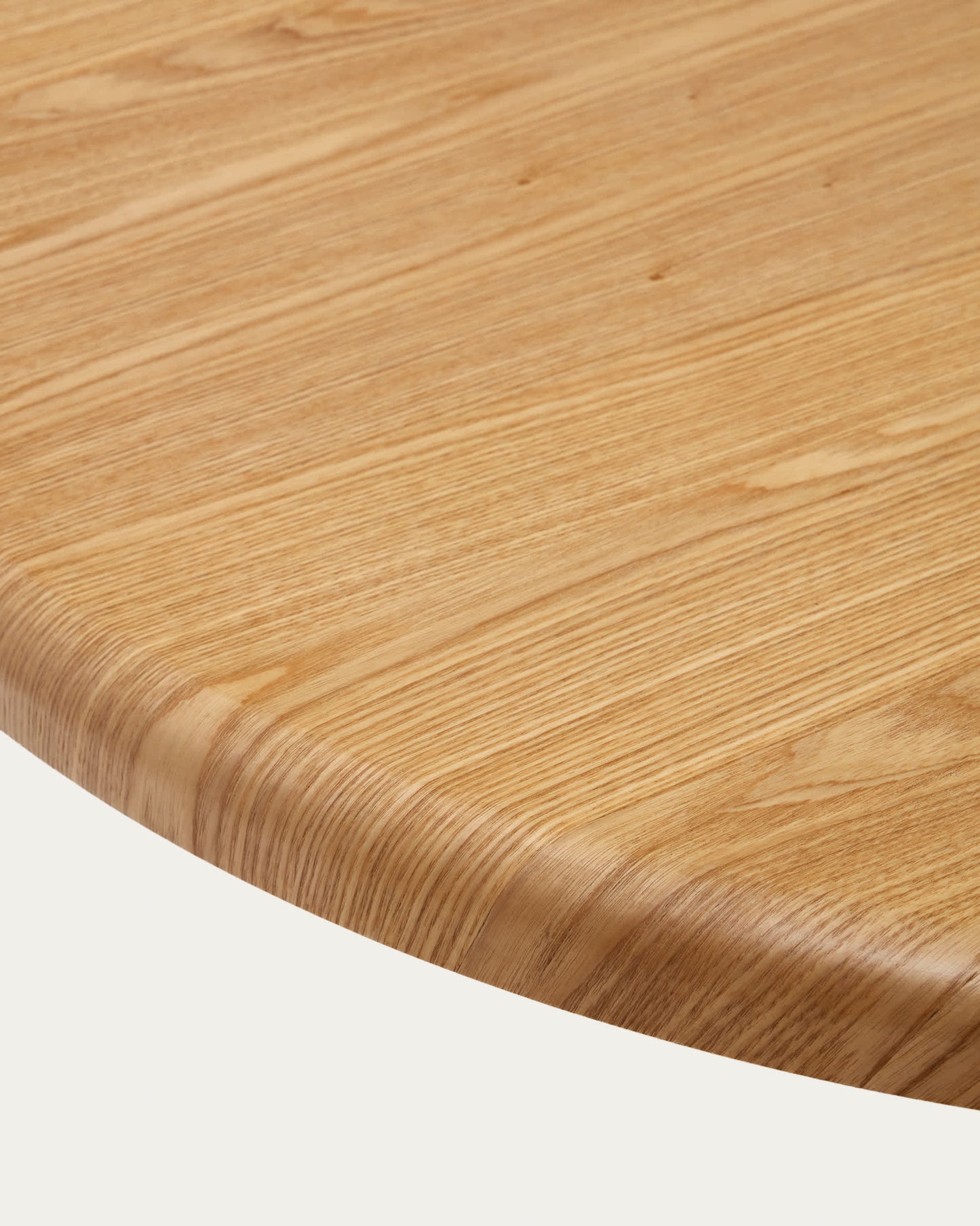 Tavolo ovale Mailen in frassino con finitura naturale Ø 220 x 105 cm