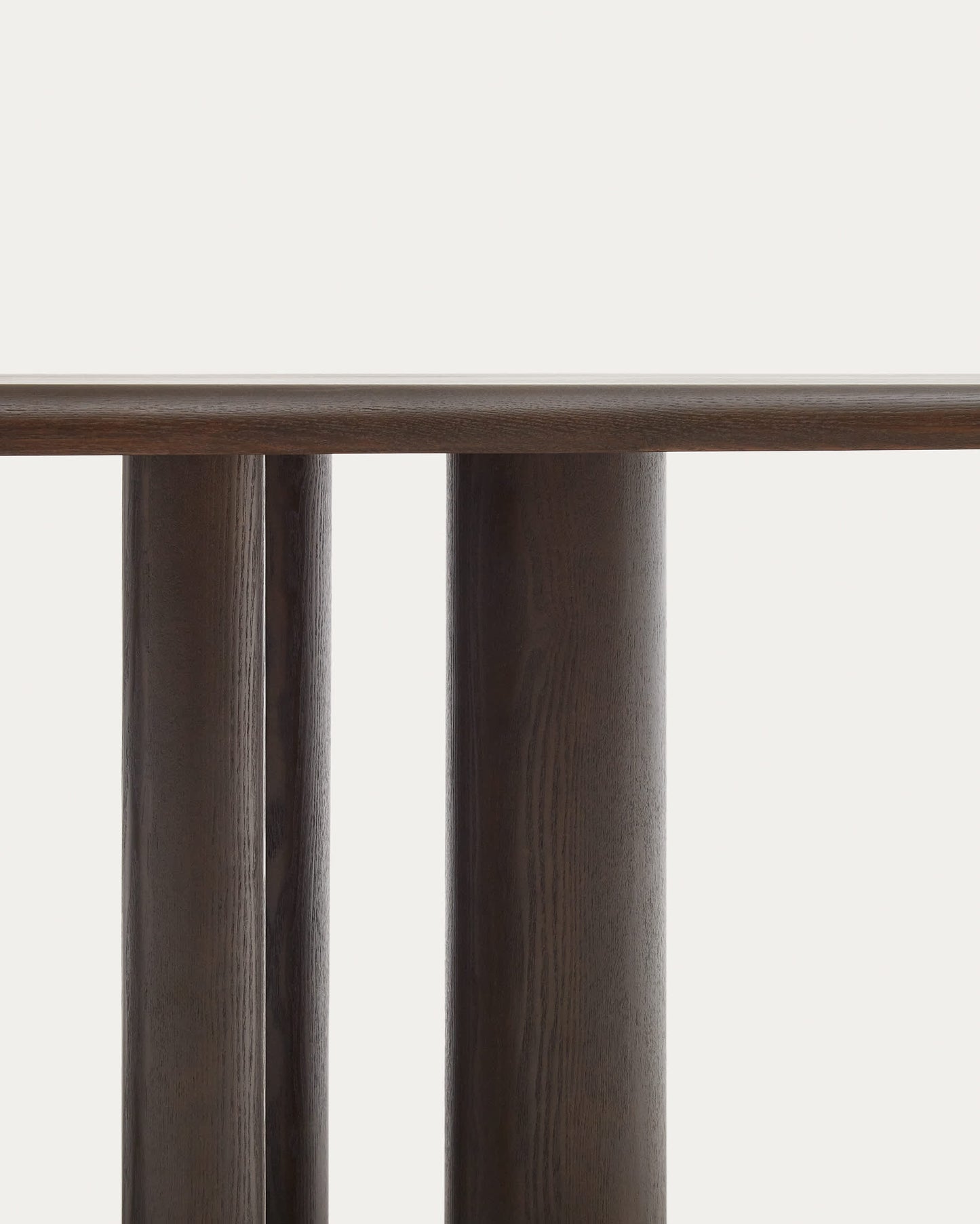 Tavolo ovale Mailen in frassino con finitura scura Ø 220 x 105 cm