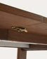 Tavolo allungabile Arlen con impiallacciatura e legno massiccio di rovere con finitura in noce 200 (250) x 95 cm