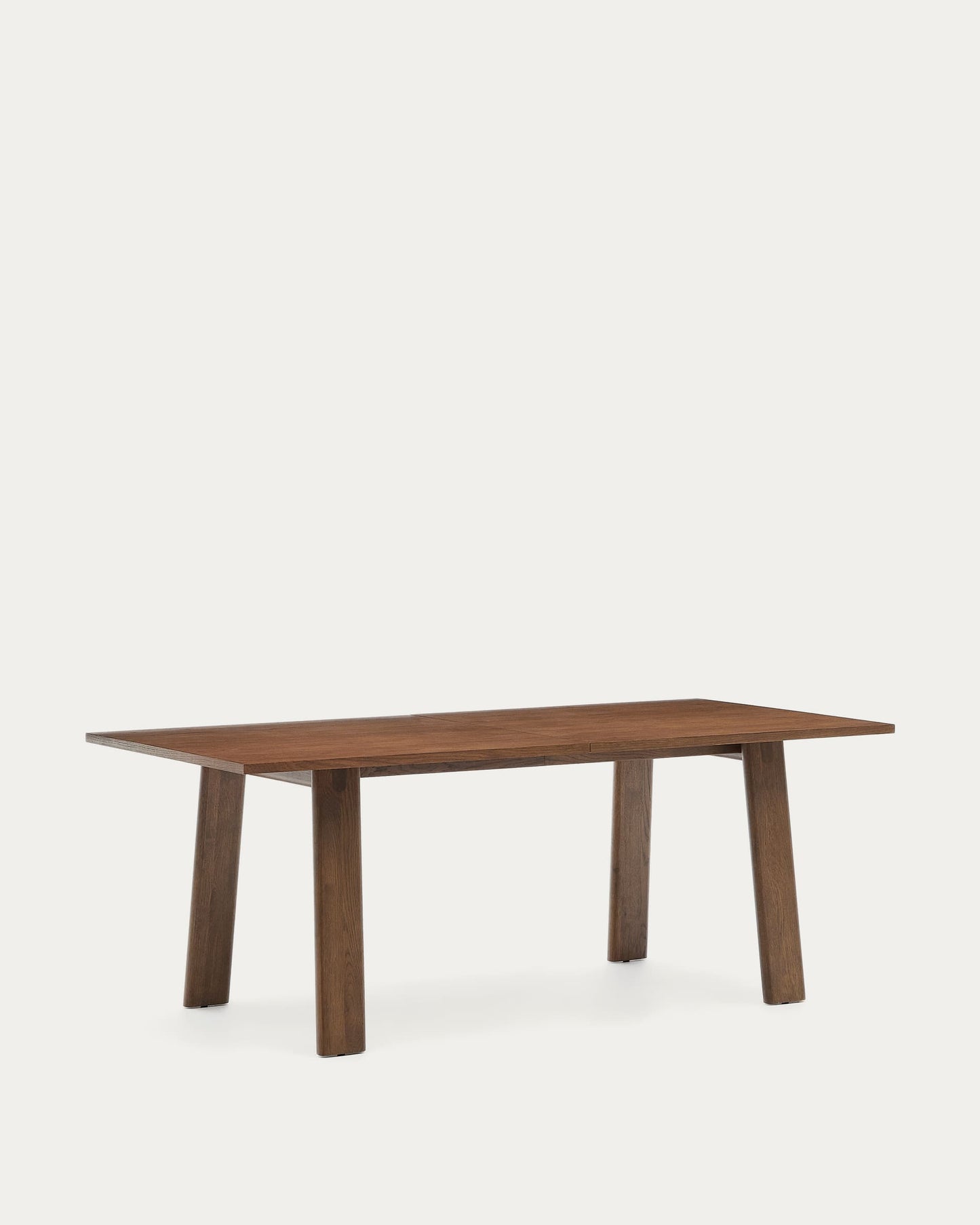 Tavolo allungabile Arlen con impiallacciatura e legno massiccio di rovere con finitura in noce 200 (250) x 95 cm