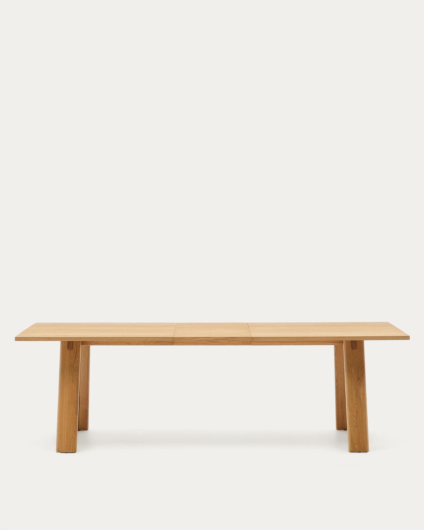 Tavolo allungabile Arlen con impiallacciatura e legno massiccio di rovere con finitura naturale 200 (250) x 95 cm