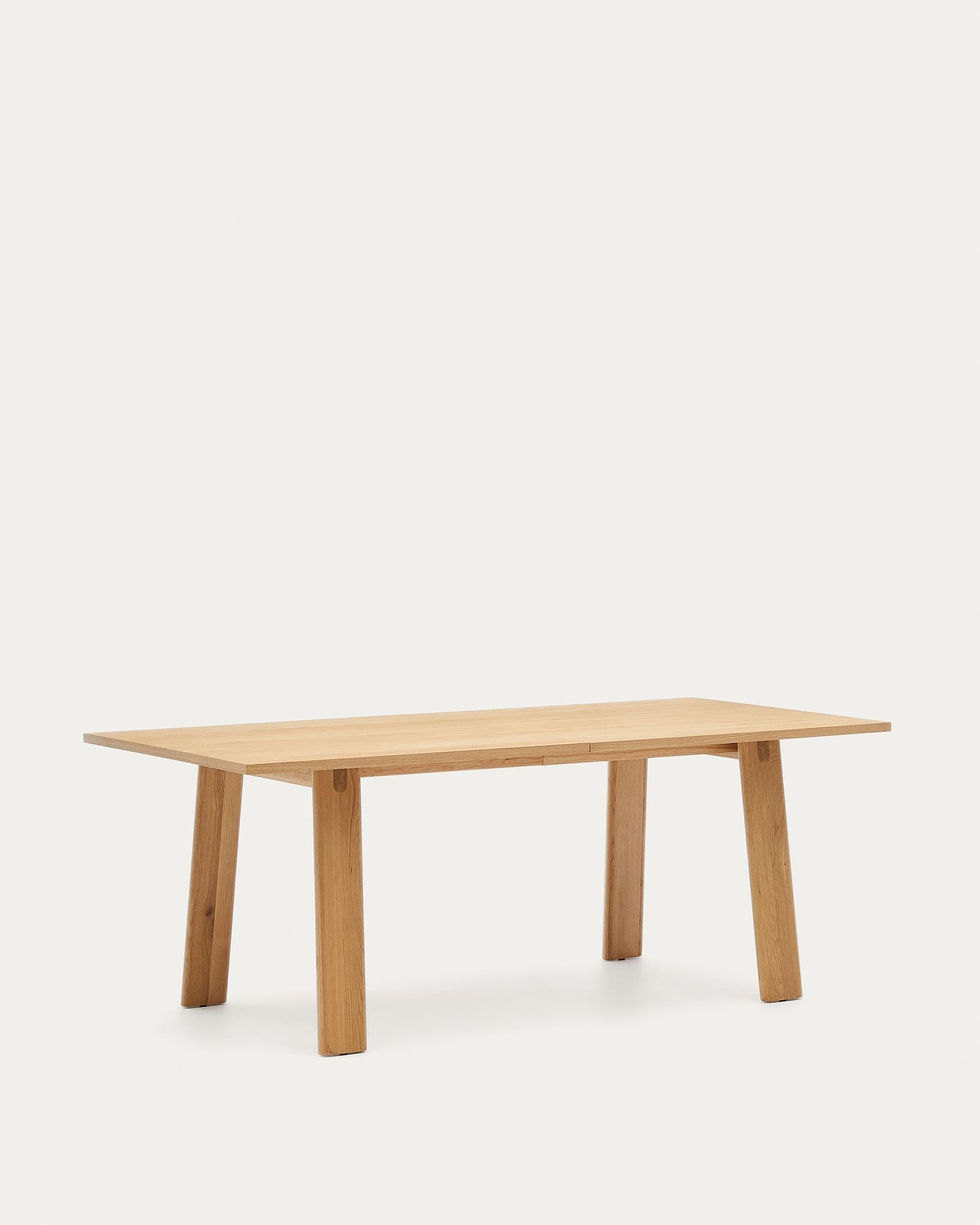 Tavolo allungabile Arlen con impiallacciatura e legno massiccio di rovere con finitura naturale 200 (250) x 95 cm