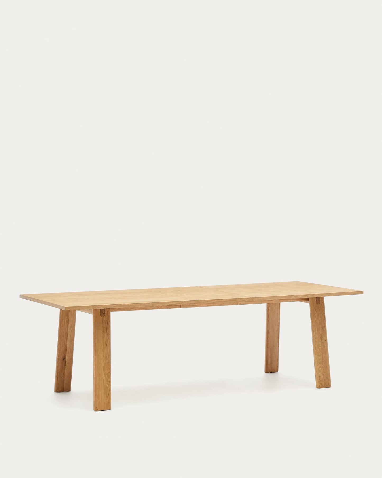 Tavolo allungabile Arlen con impiallacciatura e legno massiccio di rovere con finitura naturale 200 (250) x 95 cm