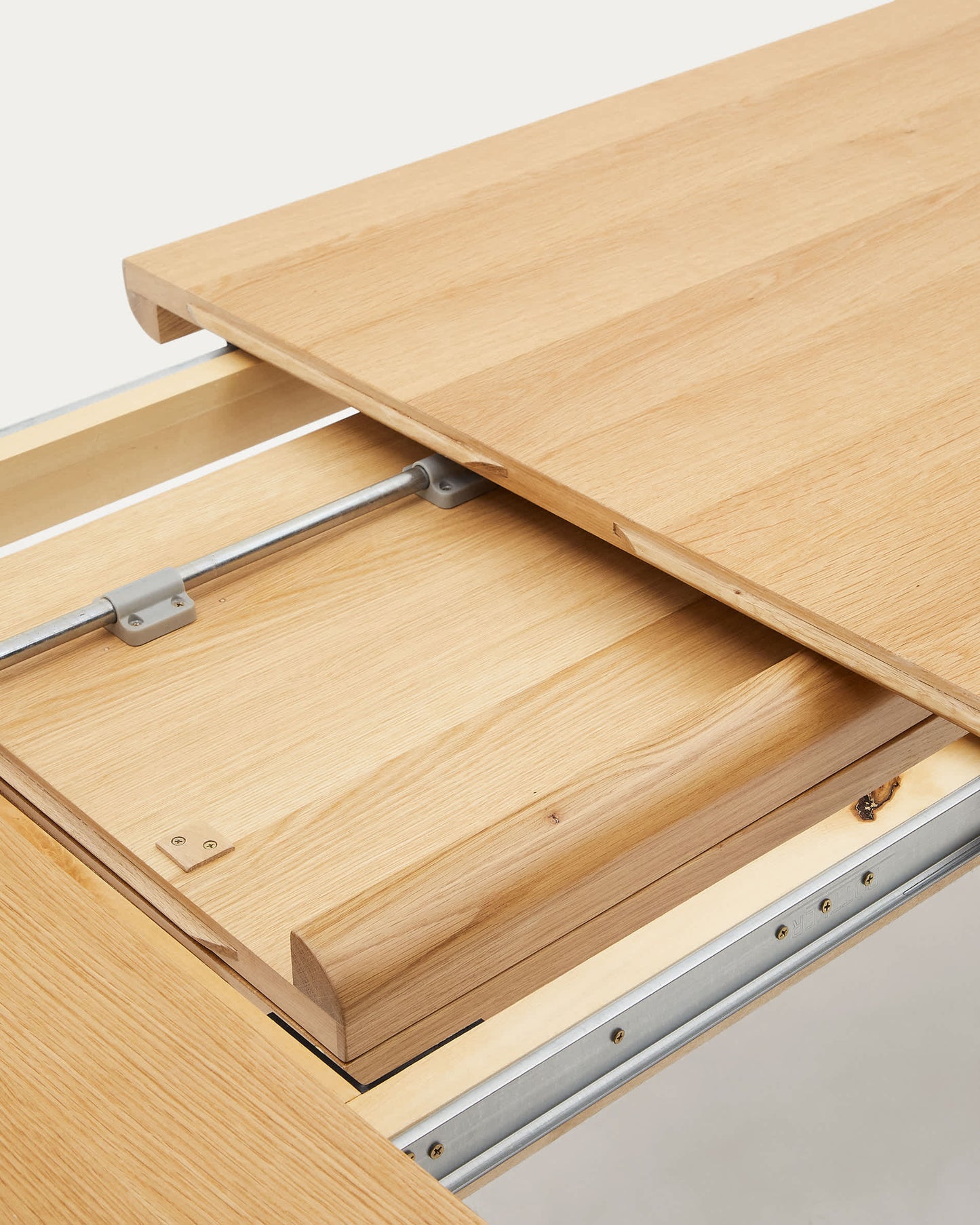 Tavolo allungabile Jondal in legno massiccio e impiallacciatura in rovere 240 (320) cm