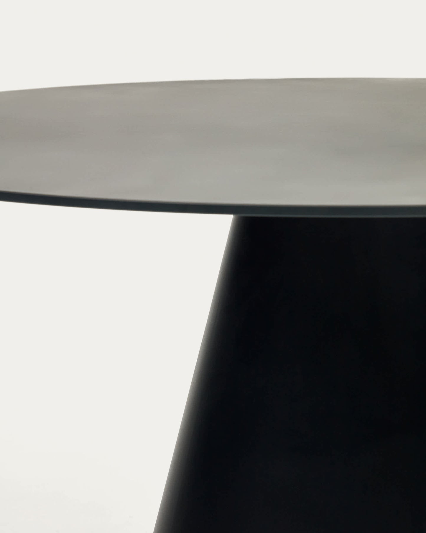Tavolo rotondo Wilshire in vetro temperato e metallo verniciato nero Ø 120 cm