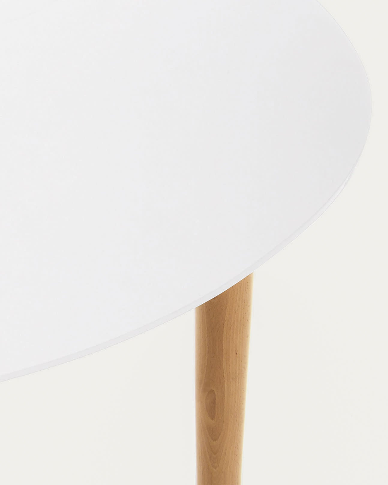 Tavolo rotondo allungabile Oqui MDF laccato bianco e gambe in faggio massiccio 90 (170) x 90 cm