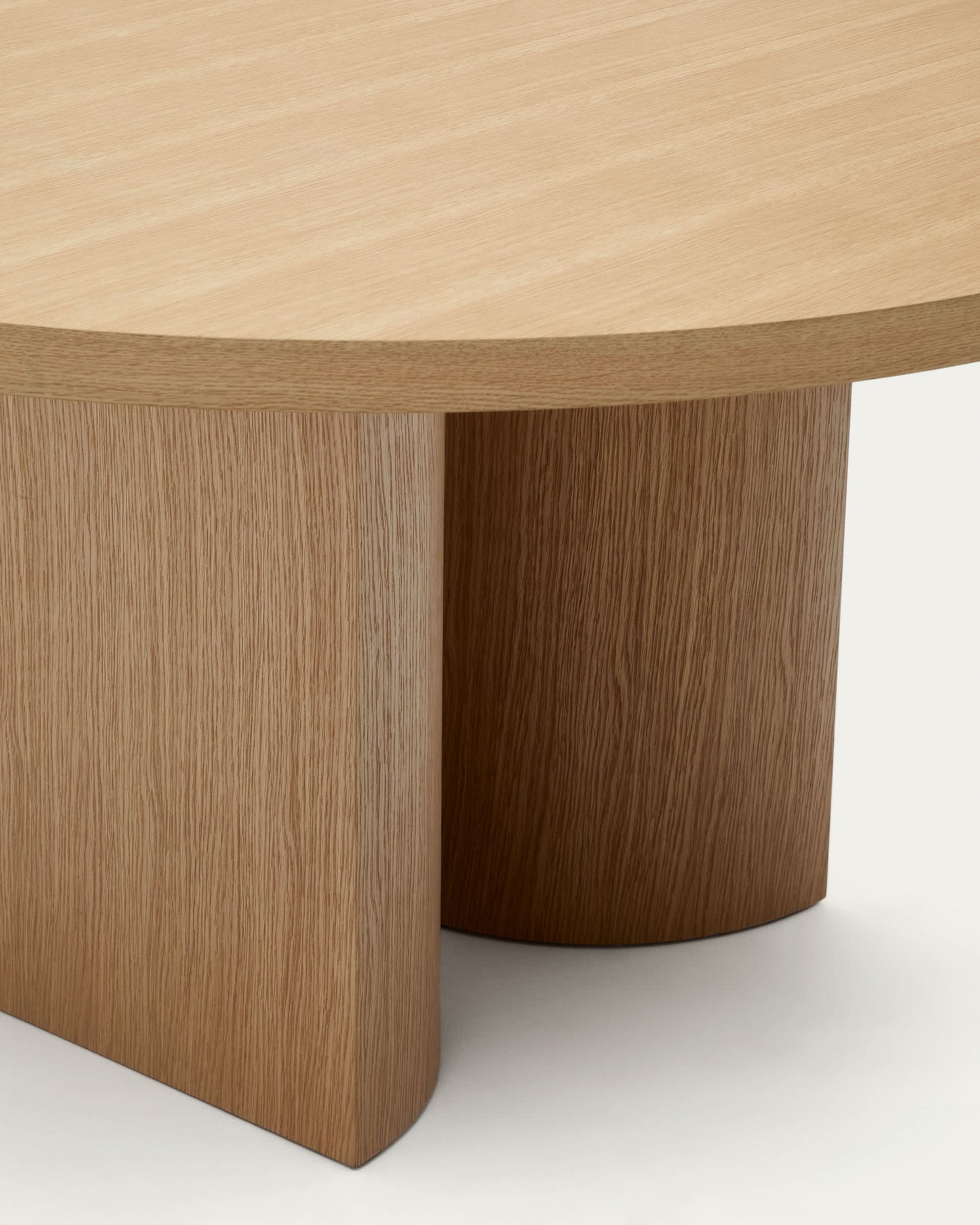 Tavolo rotondo Nealy con impiallacciatura in rovere e finitura naturale Ø 150 cm