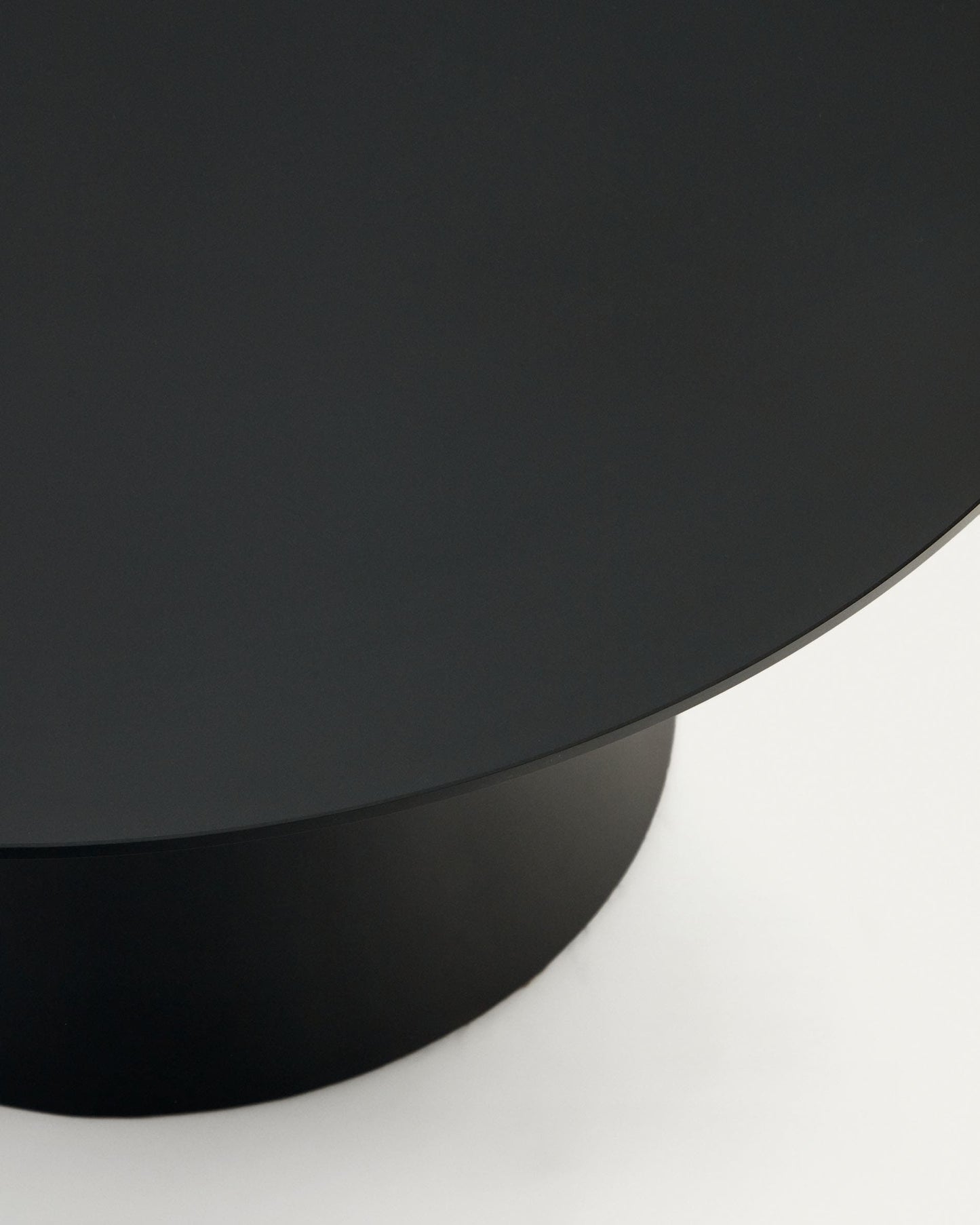 Tavolino Wilshire in vetro temperato e metallo finitura verniciato nero opaco Ø 80 cm