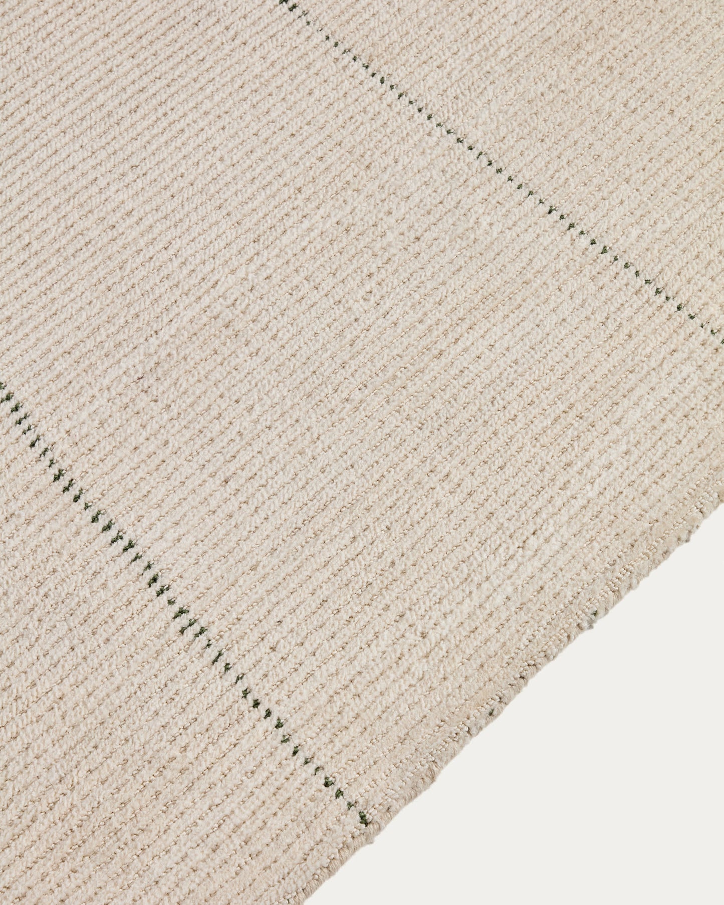 Tappeto Lisdan in fibre sintetiche écru con dettaglio grafico verde 160 x 230 cm