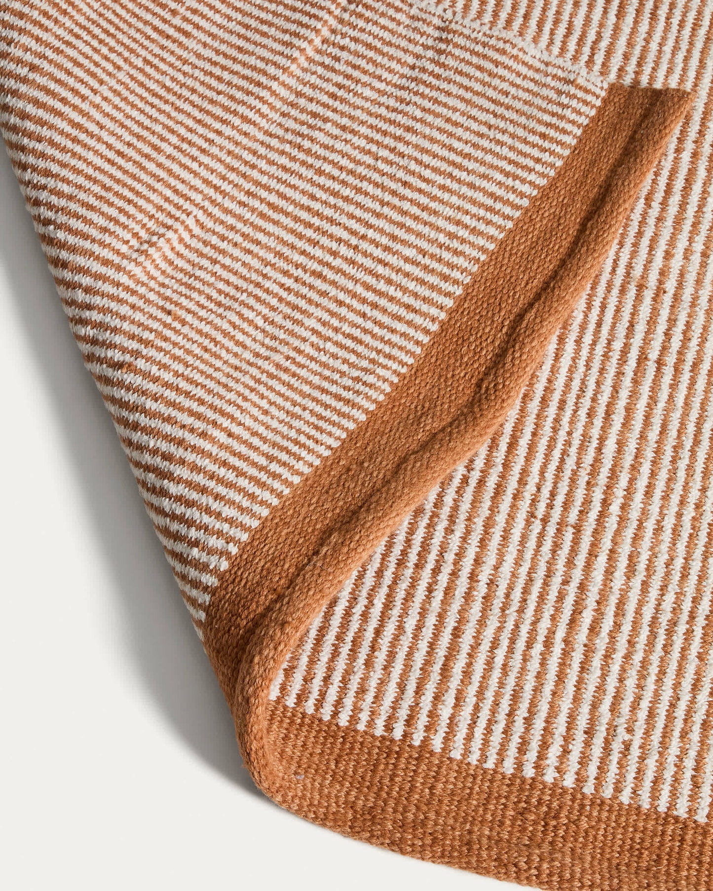 Tappeto Tinei 100% PET a righe arancione 200 x 300 cm