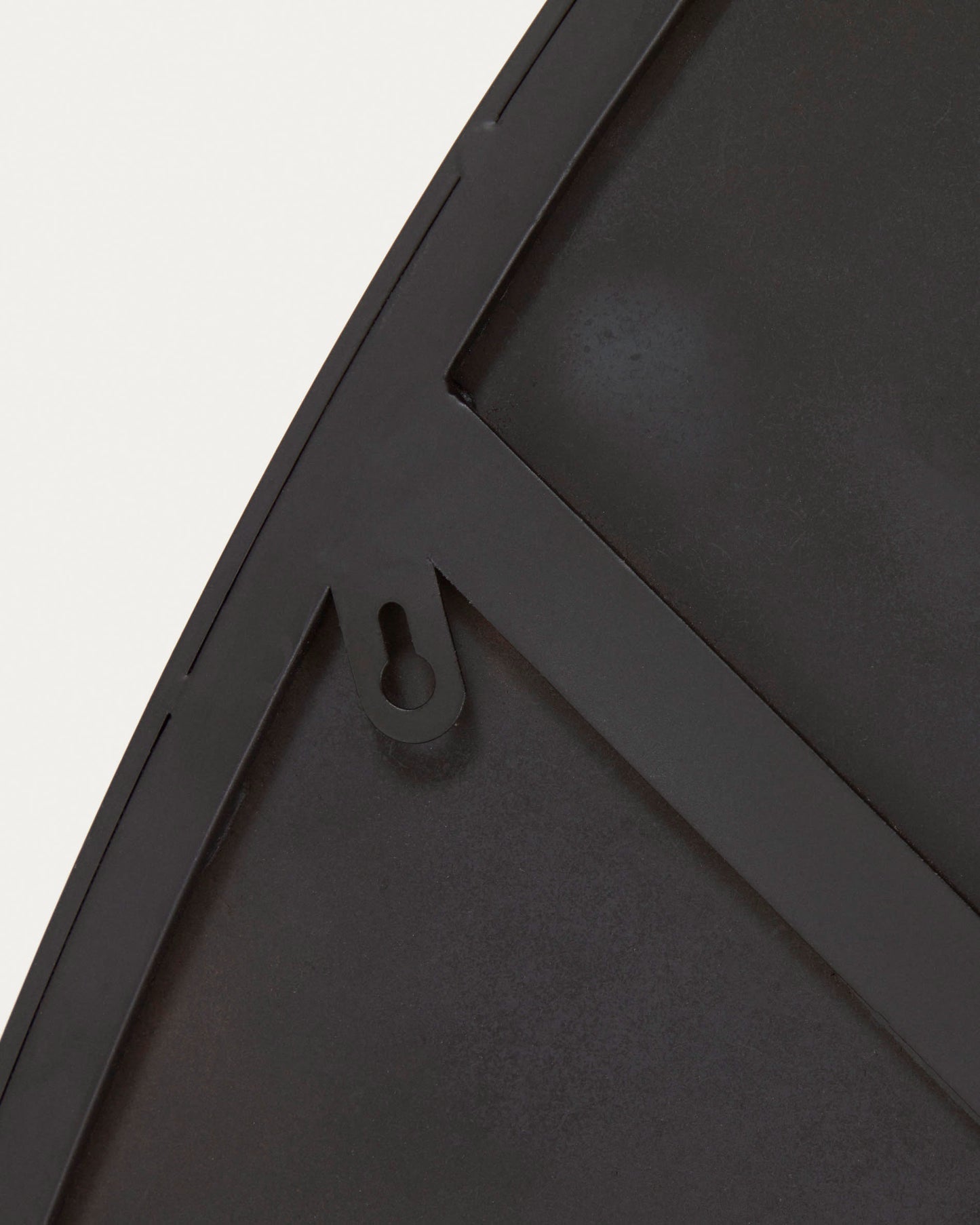 Specchio Anera in metallo nero 84 x 108,5 cm