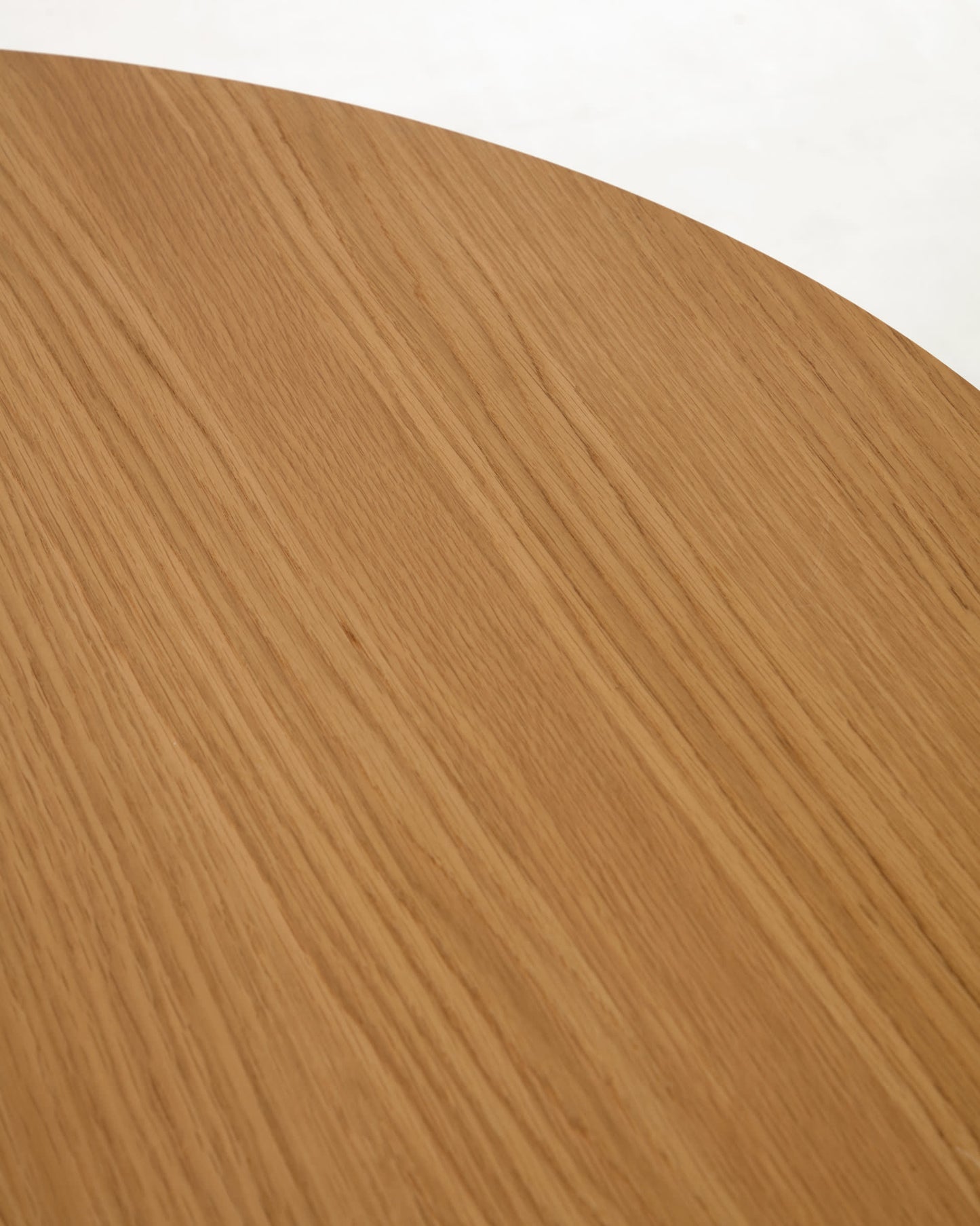 Tavolo ovale allungabile Oqui impiallacciato rovere, gambe in massello Ø 140 (220) x 90 cm